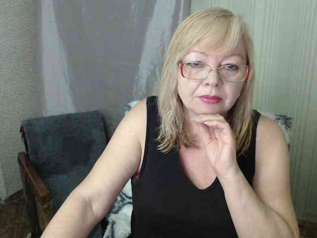 EvelynLoveShy webcam