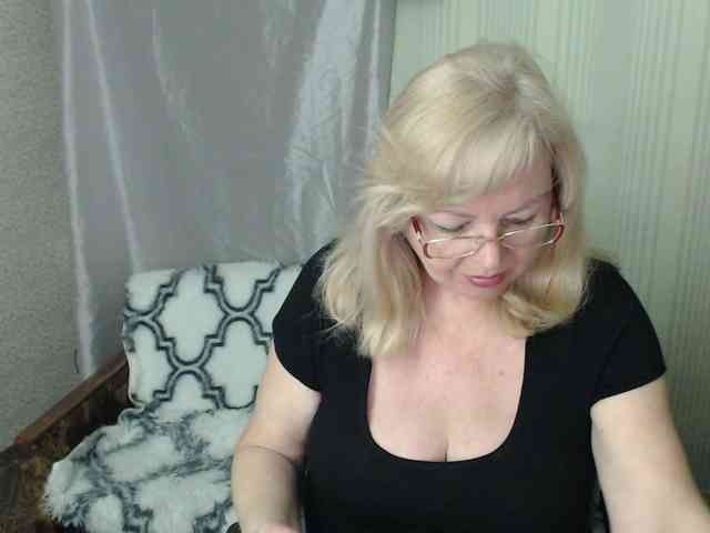 EvelynLoveShy webcam