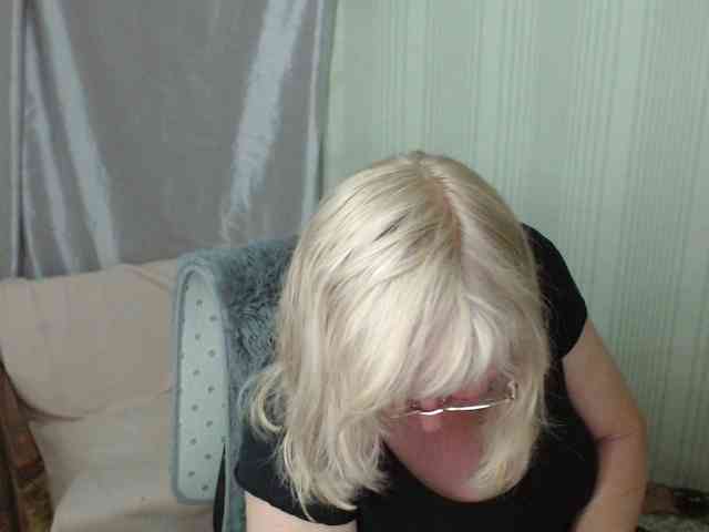 EvelynLoveShy webcam