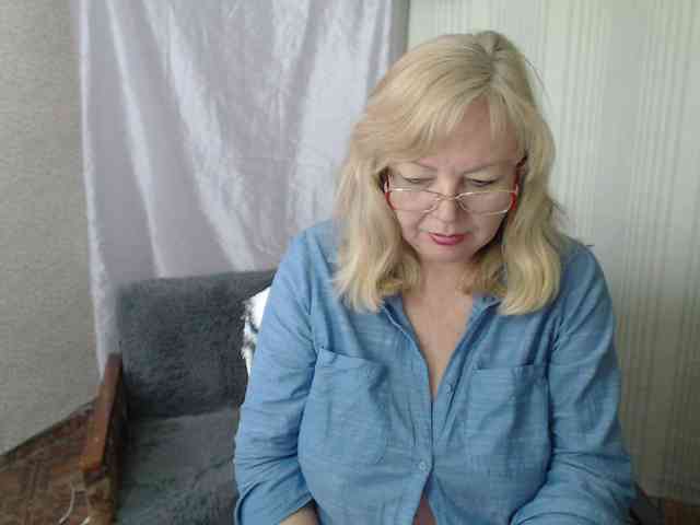 EvelynLoveShy webcam