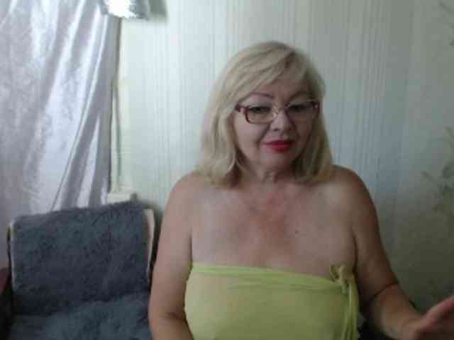 EvelynLoveShy webcam