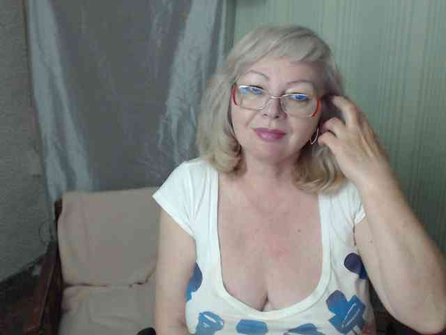 EvelynLoveShy webcam