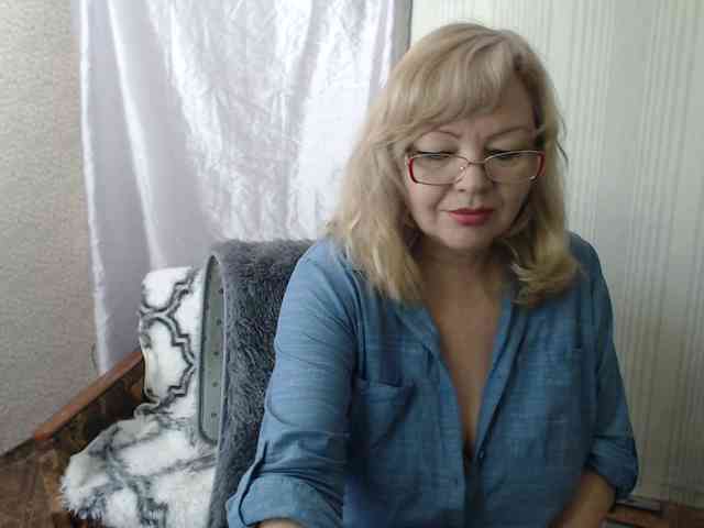 EvelynLoveShy webcam