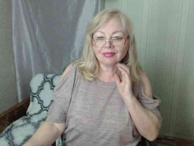 EvelynLoveShy webcam