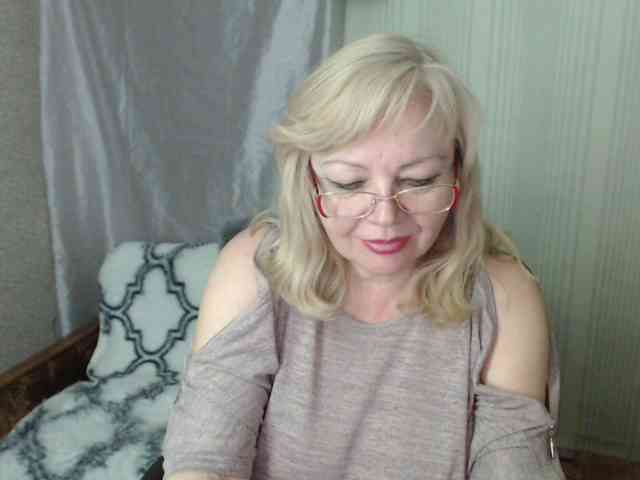 EvelynLoveShy webcam