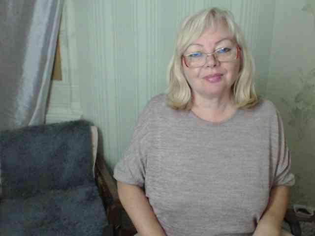 EvelynLoveShy webcam