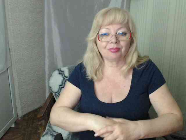 EvelynLoveShy webcam