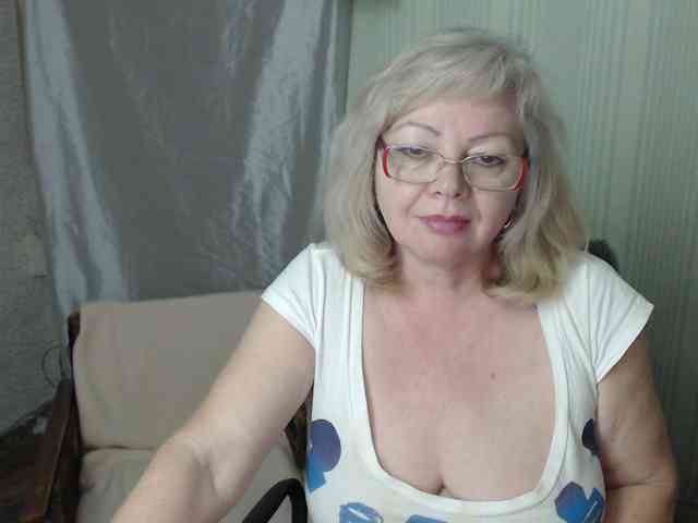 EvelynLoveShy webcam
