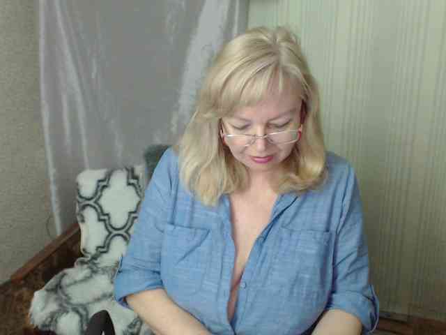 EvelynLoveShy webcam