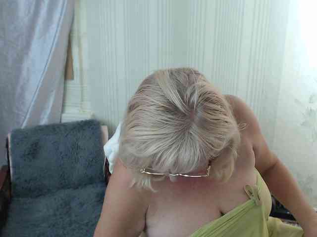 EvelynLoveShy webcam