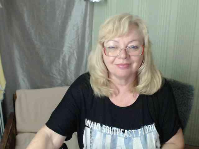 EvelynLoveShy webcam
