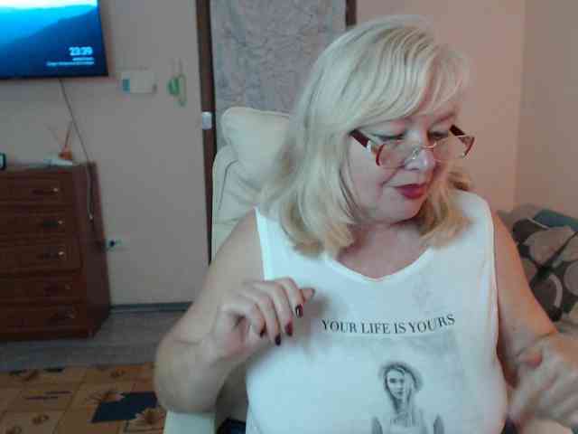 EvelynLoveShy webcam