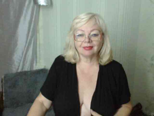 EvelynLoveShy webcam