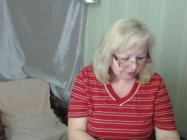 EvelynLoveShy webcam