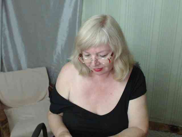 EvelynLoveShy webcam