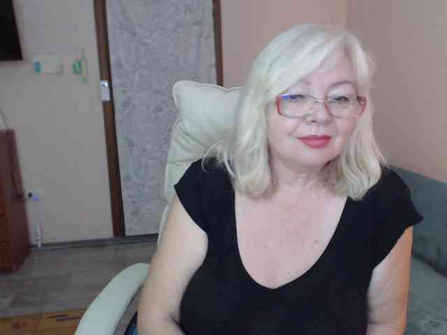 EvelynLoveShy webcam