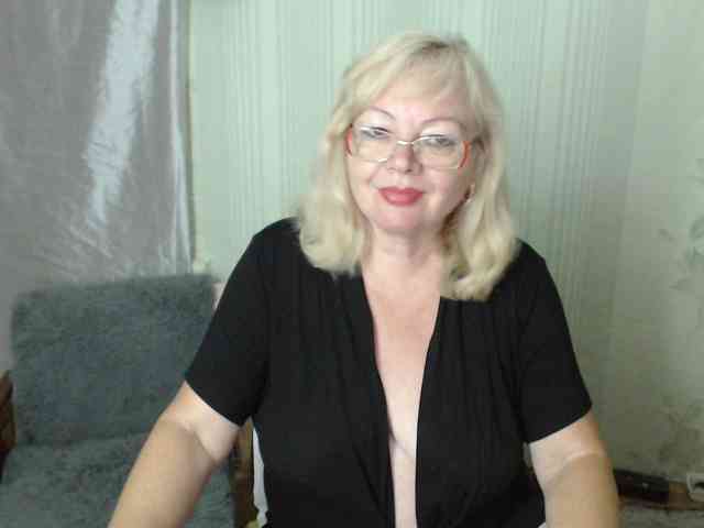 EvelynLoveShy webcam