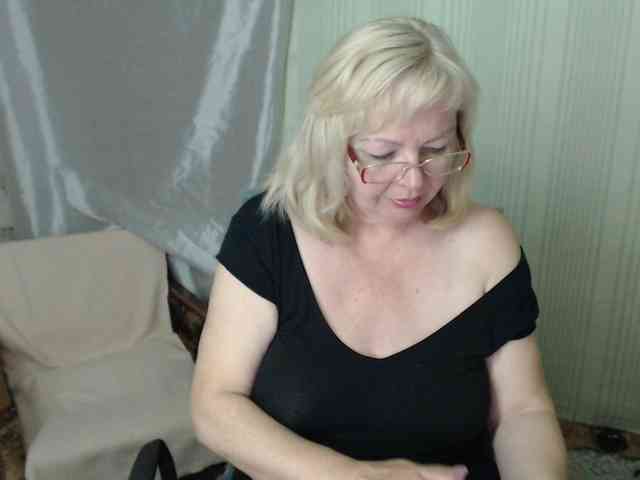 EvelynLoveShy webcam