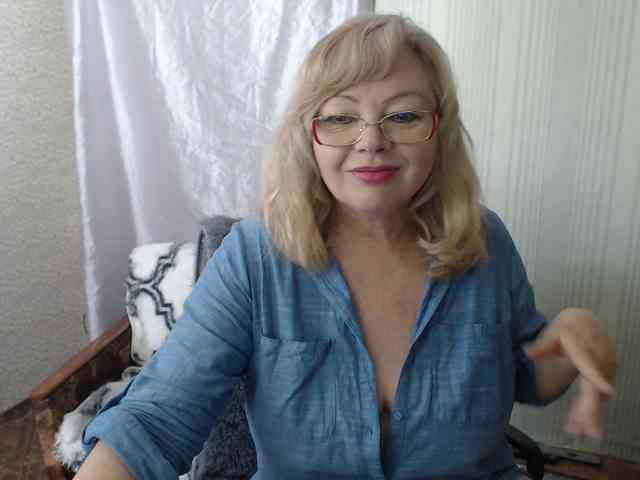 EvelynLoveShy webcam