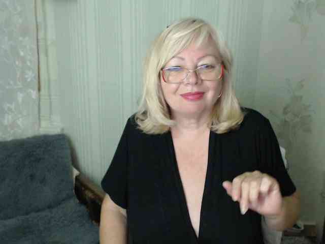 EvelynLoveShy webcam
