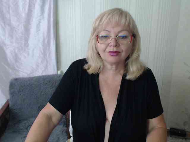 EvelynLoveShy webcam