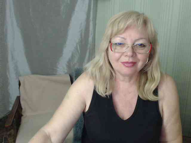 EvelynLoveShy webcam