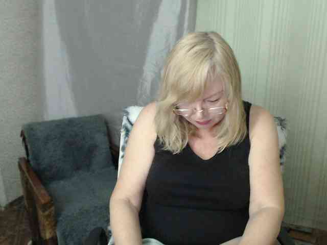 EvelynLoveShy webcam