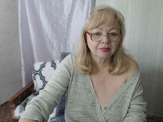 EvelynLoveShy webcam