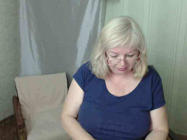 EvelynLoveShy webcam