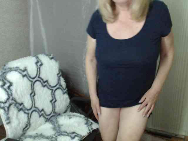 EvelynLoveShy webcam