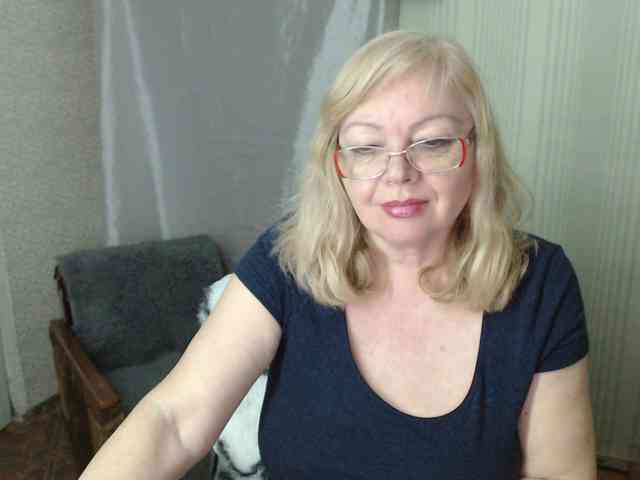 EvelynLoveShy webcam