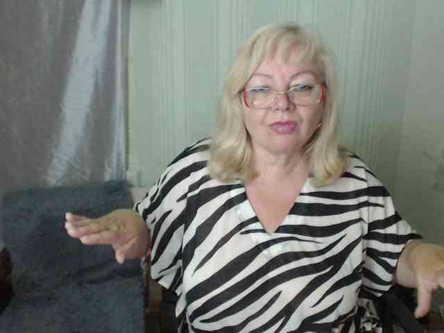 EvelynLoveShy webcam