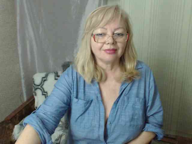 EvelynLoveShy webcam