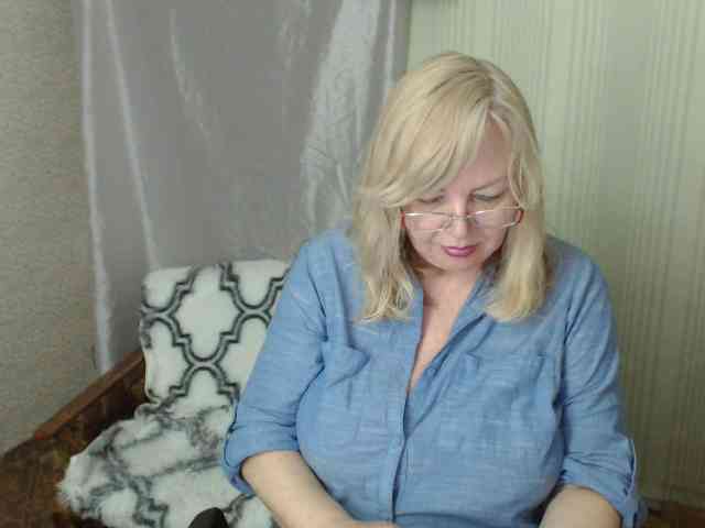 EvelynLoveShy webcam