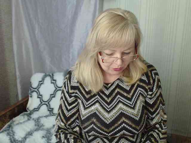 EvelynLoveShy webcam