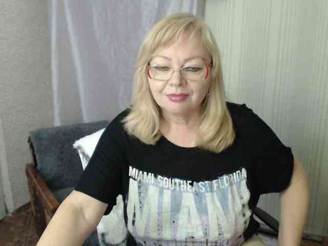 EvelynLoveShy webcam