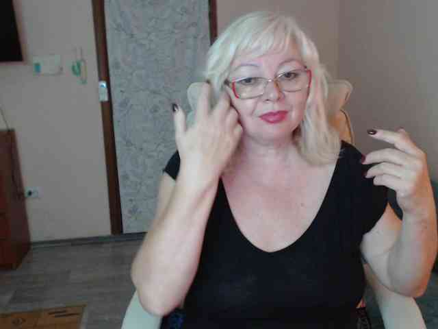 EvelynLoveShy webcam