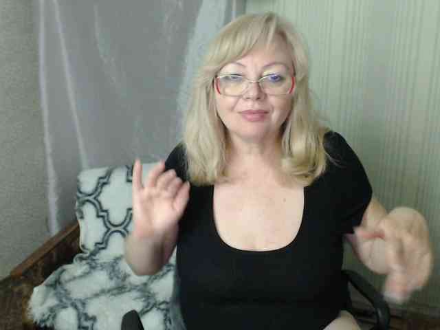 EvelynLoveShy webcam