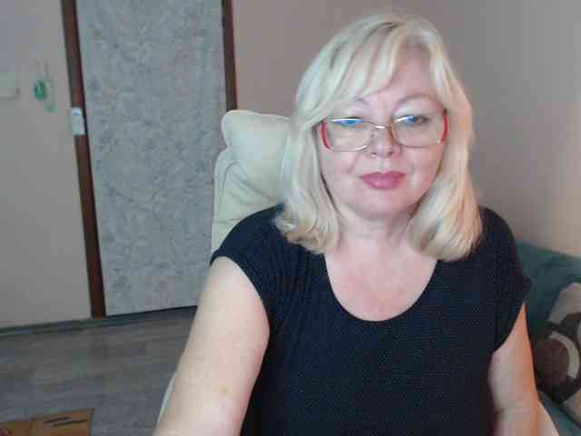 EvelynLoveShy webcam