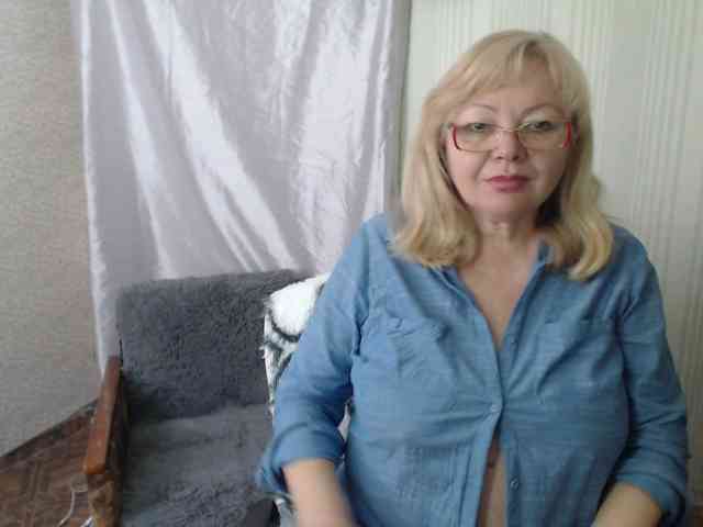 EvelynLoveShy webcam