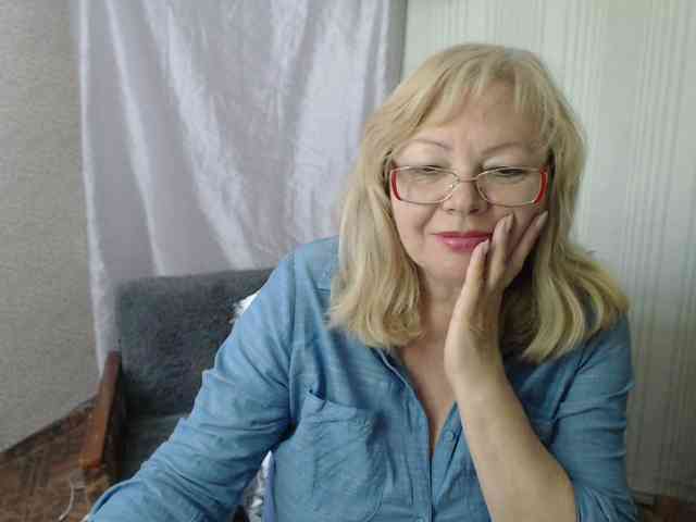 EvelynLoveShy webcam