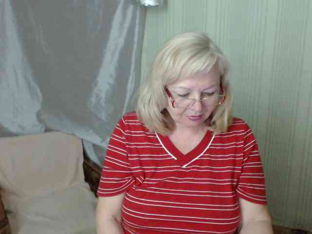 EvelynLoveShy webcam
