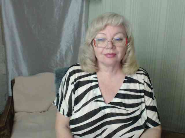 EvelynLoveShy webcam