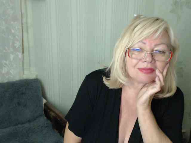 EvelynLoveShy webcam