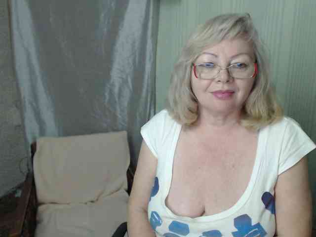 EvelynLoveShy webcam