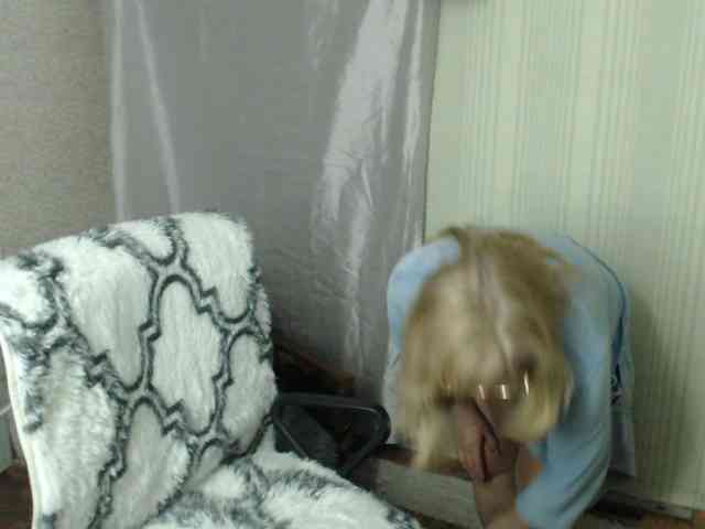 EvelynLoveShy webcam