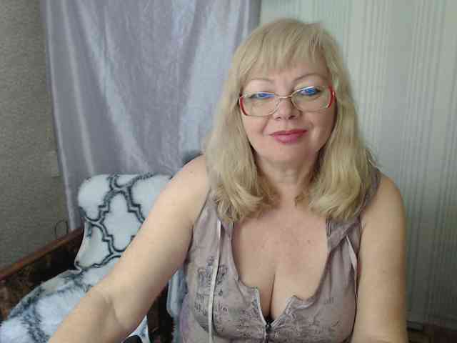 EvelynLoveShy webcam