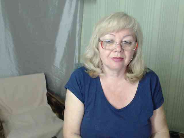 EvelynLoveShy webcam