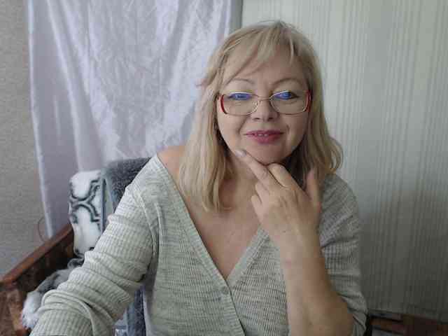 EvelynLoveShy webcam