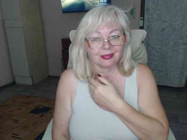 EvelynLoveShy webcam